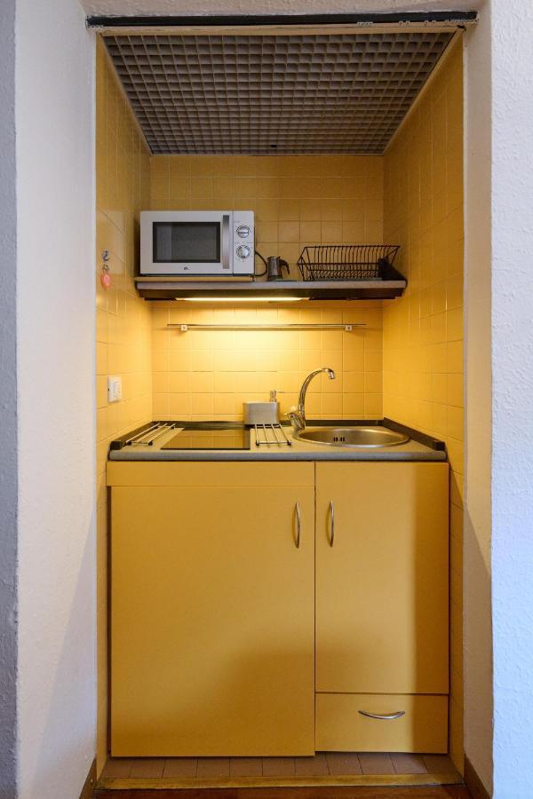 Artist Nadia'S Apartment In Porta Vercellina Milano Eksteriør billede